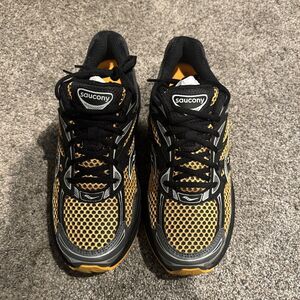 Men’s Size 8.5- Saucony Protein Omni 9 Black Yellow